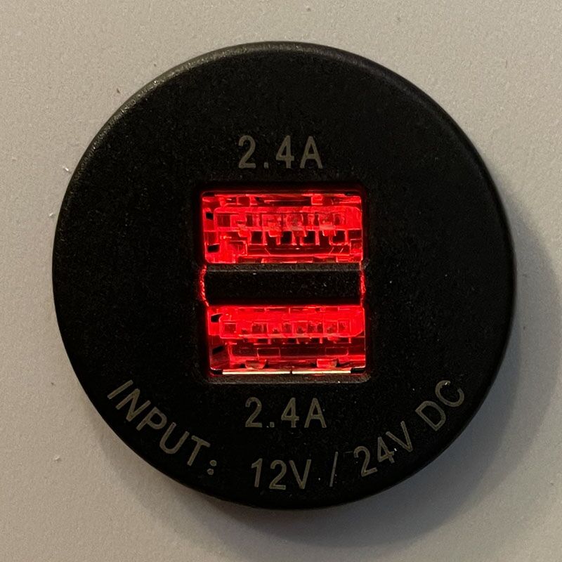 USB oplaadpunt met rode LED